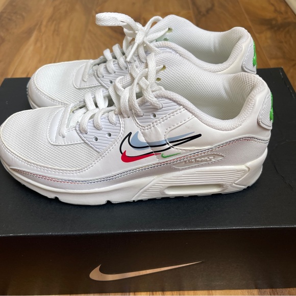 NWOB Air Max 90 ‘Swoosh Pack’ / White/Aluminum/Black/Light Green Spark / size 5Y - Picture 2 of 6